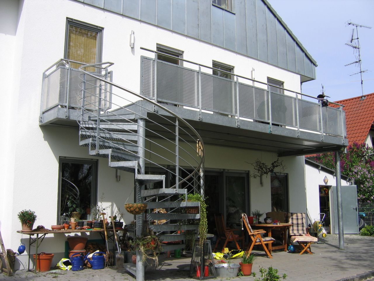 AT04